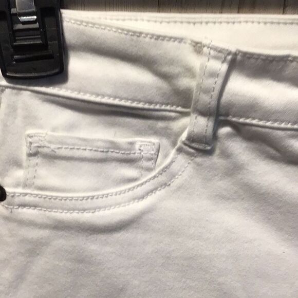 Perty white stretchy jeans by JOLT size 7 - Picture 3 of 5